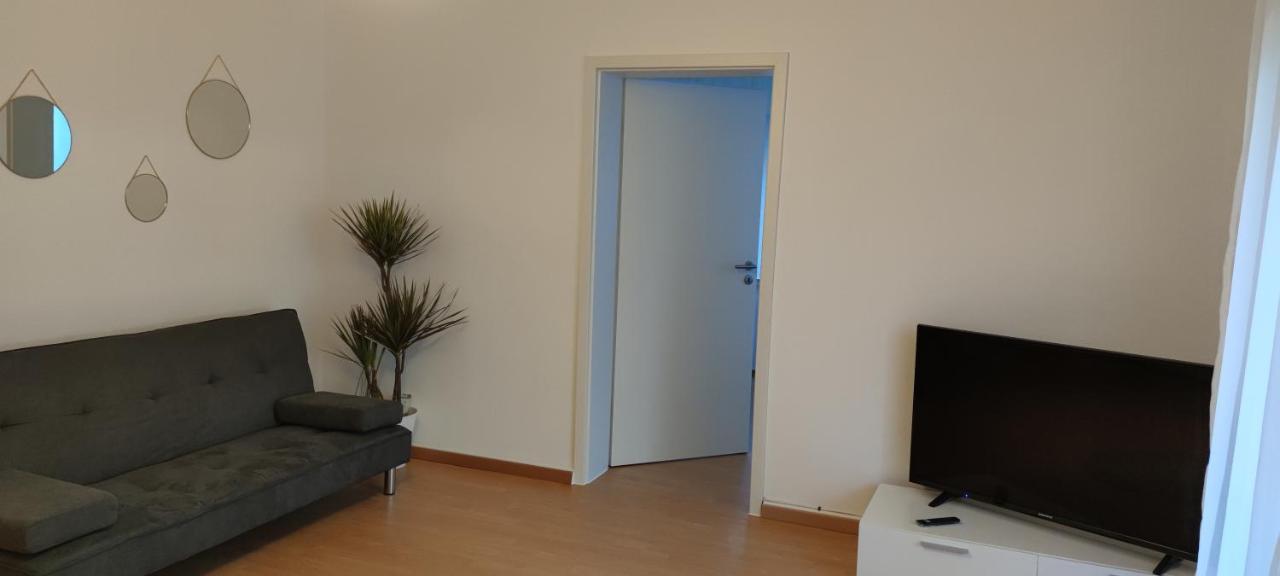 Schoene Und Optimal Gelegene Wohnung Og Weisskirchen Luaran gambar